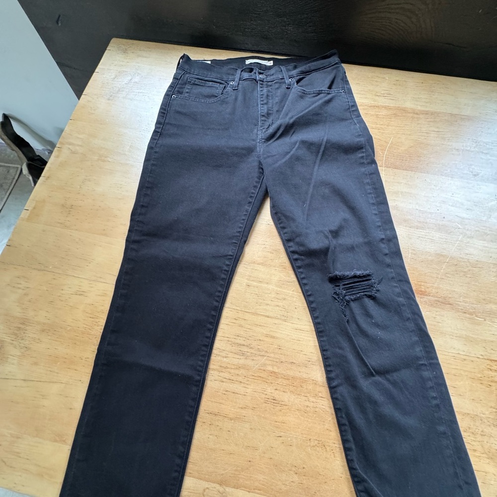 Levi's Women's Black Cropped Slim Jeans with Knee Distress